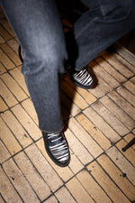 Charger l'image dans la galerie, Peter A. - Chaussures Mocassin Cuir Grainé Noir et Pony Zèbre