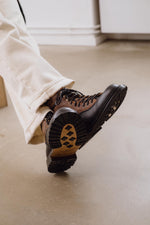 Charger l'image dans la galerie, Logger Boots - Chaussures Work Boots Cuir grainé Noir et Cuir gras Marron
