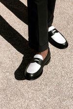 Charger l&#39;image dans la galerie, Penny Loafer - Chaussures Mocassin Cuir Noir et Blanc
